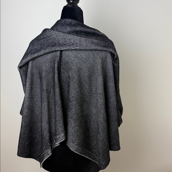 LULULEMON EXALTATION WRAP ONE SIZE BLACK SILVER ICE REVERSIBLE KNIT - Picture 5 of 7